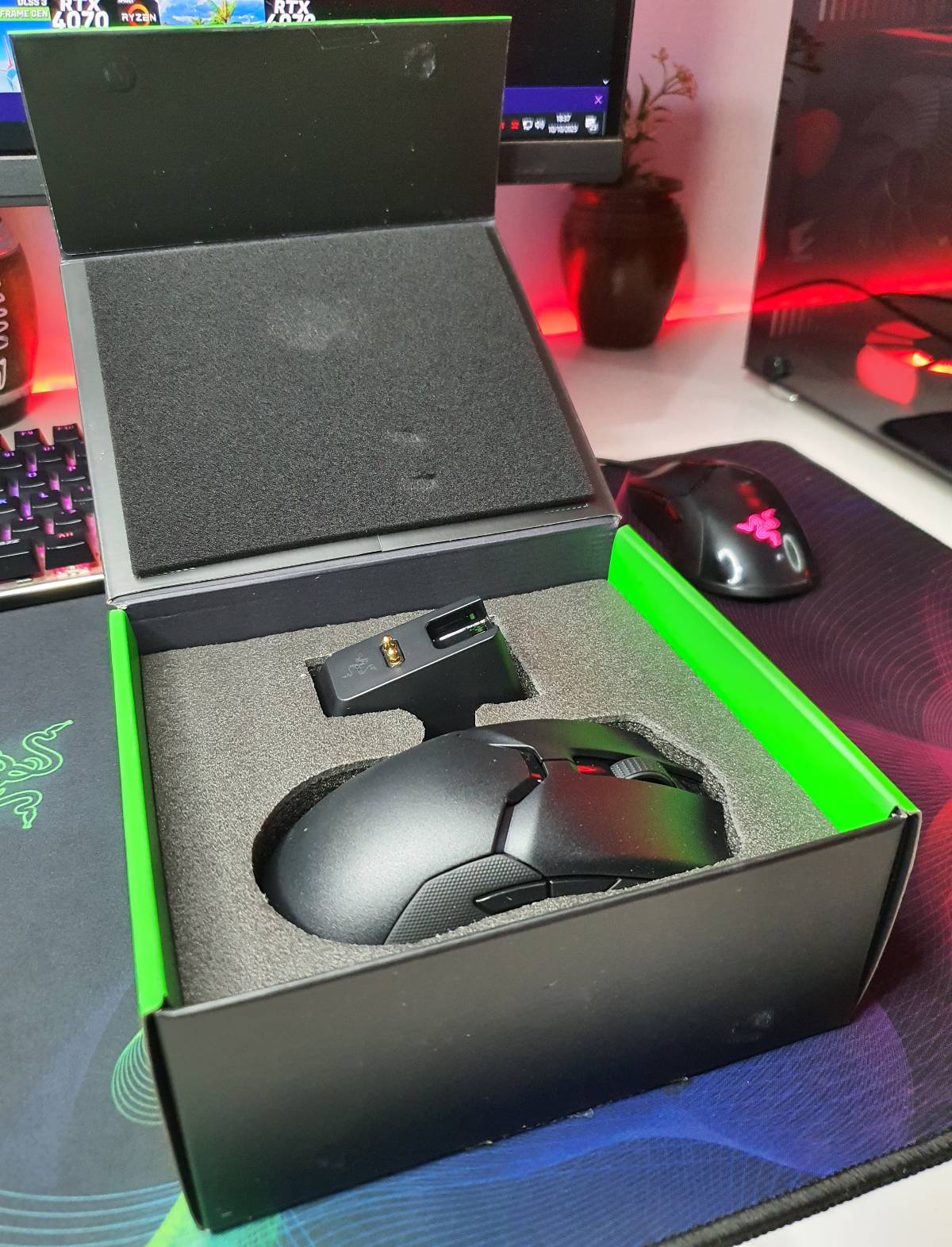 Razer Viper Ultimate - Wireless RGB Gaming Mouse - Brand New - Image 4