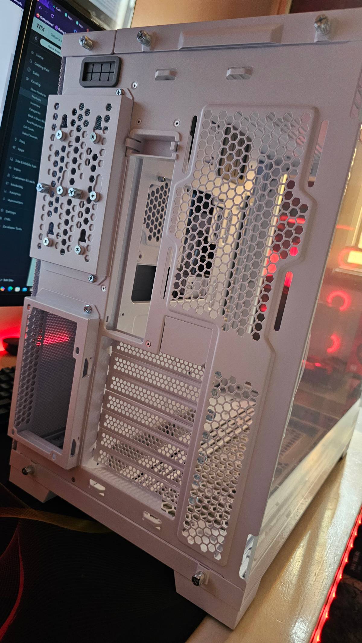 Lian Li Evo RGB - Premium White RGB Computer Case - Image 4