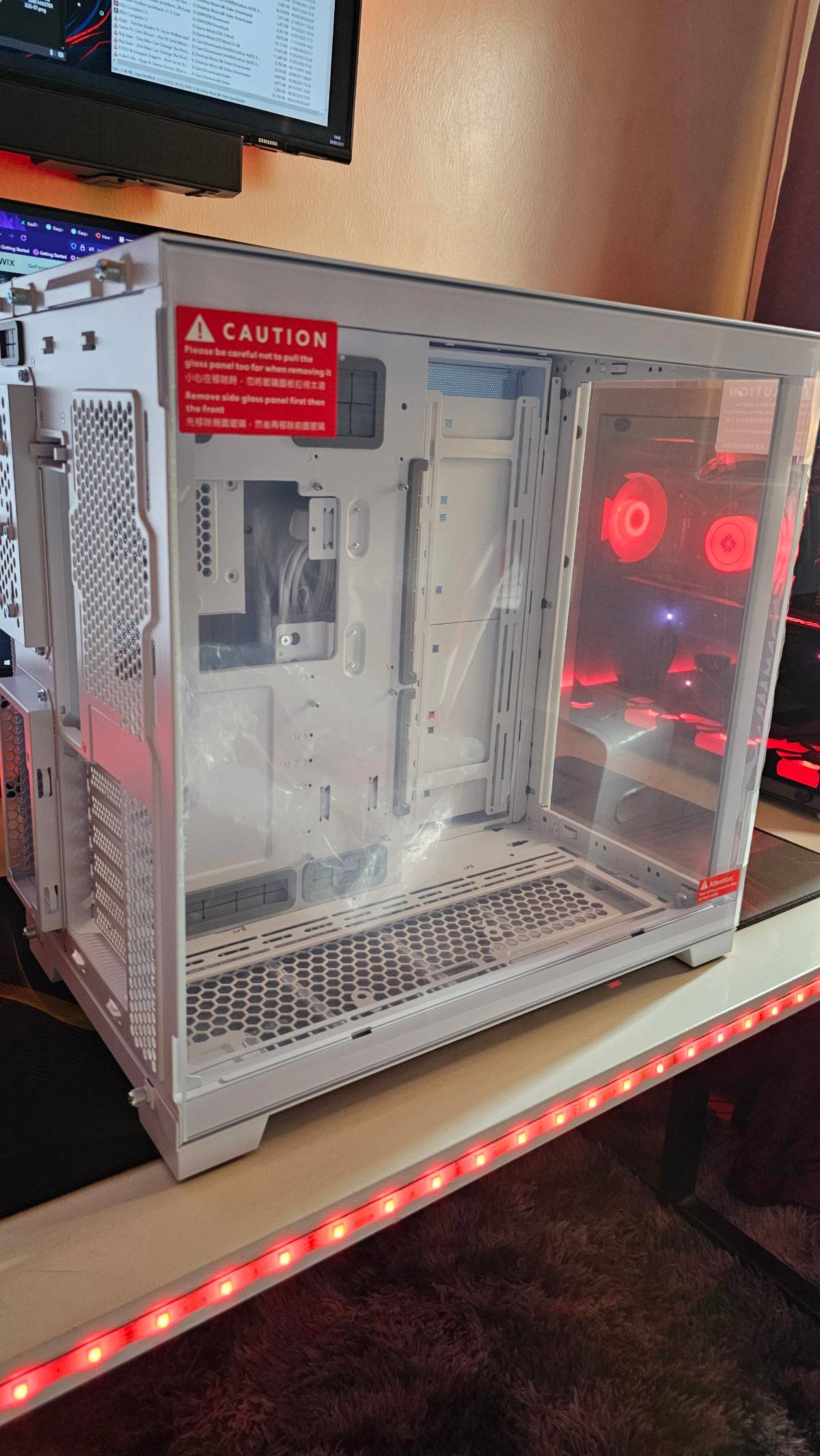 Lian Li Evo RGB - Premium White RGB Computer Case - Image 3